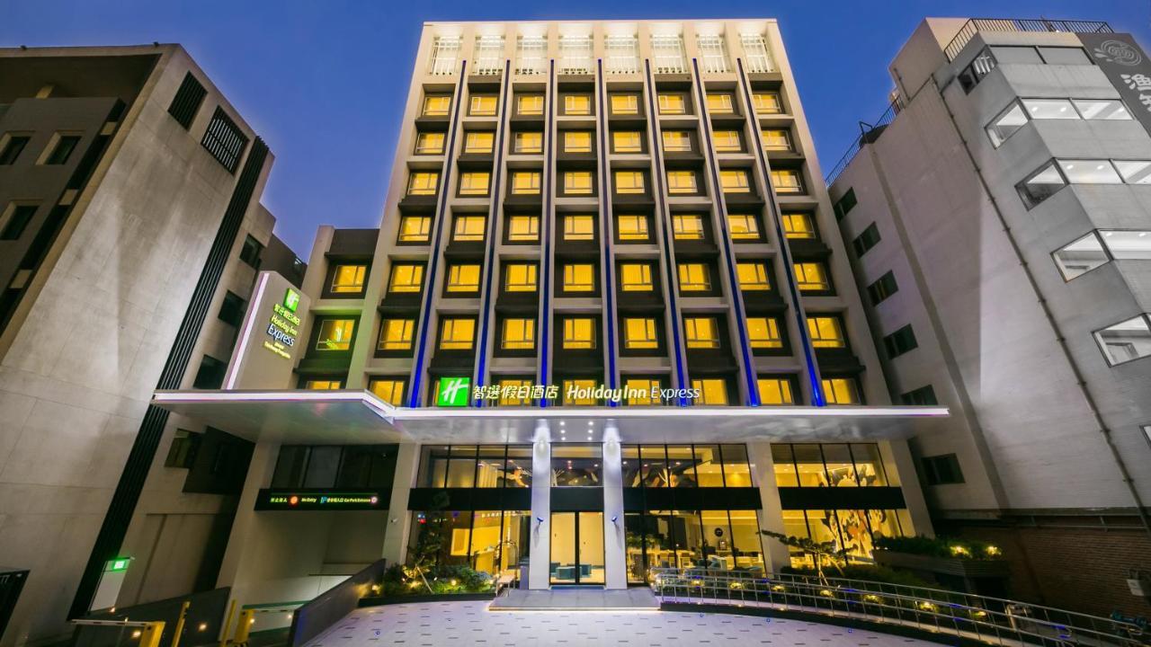 Holiday Inn Express Taichung Fengchia By Ihg Exterior foto