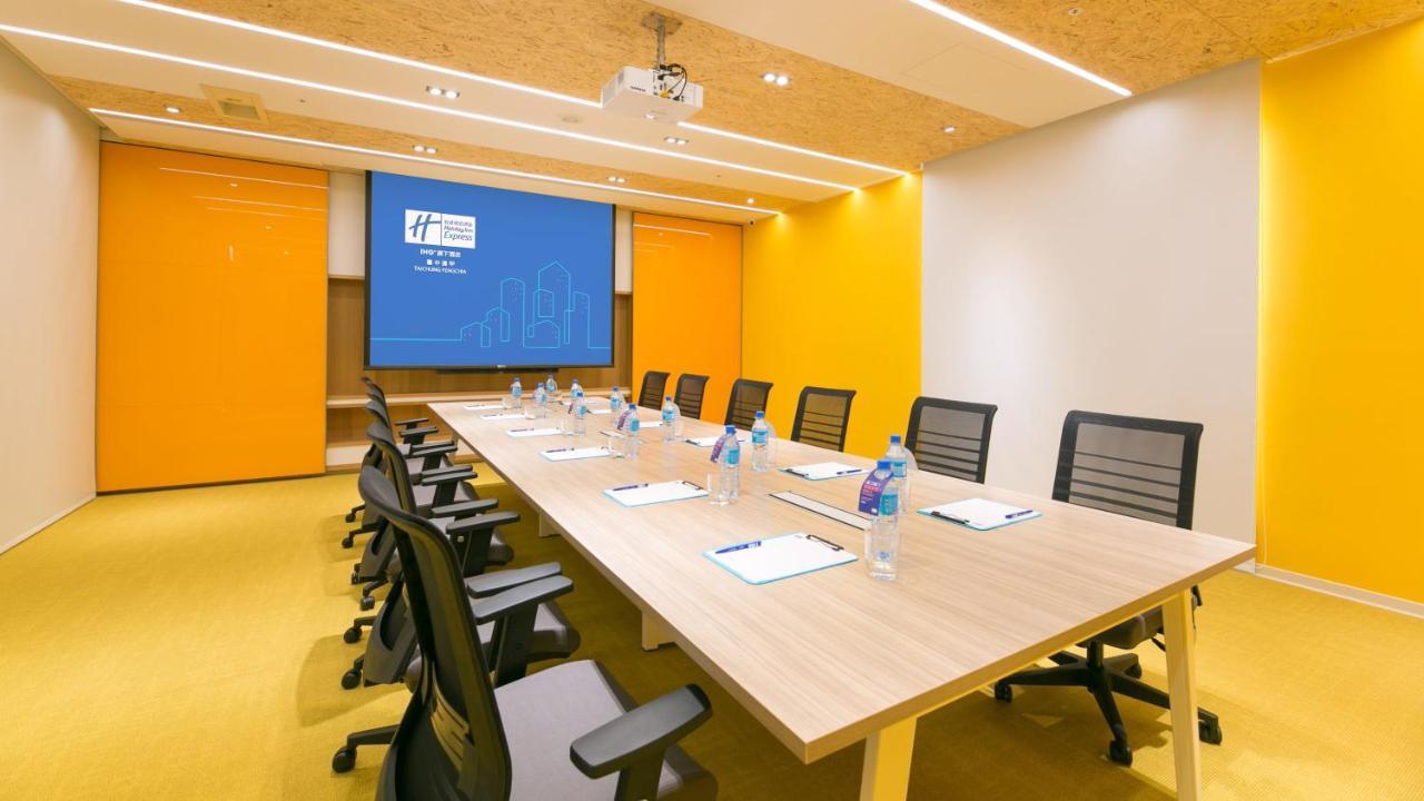 Holiday Inn Express Taichung Fengchia By Ihg Exterior foto