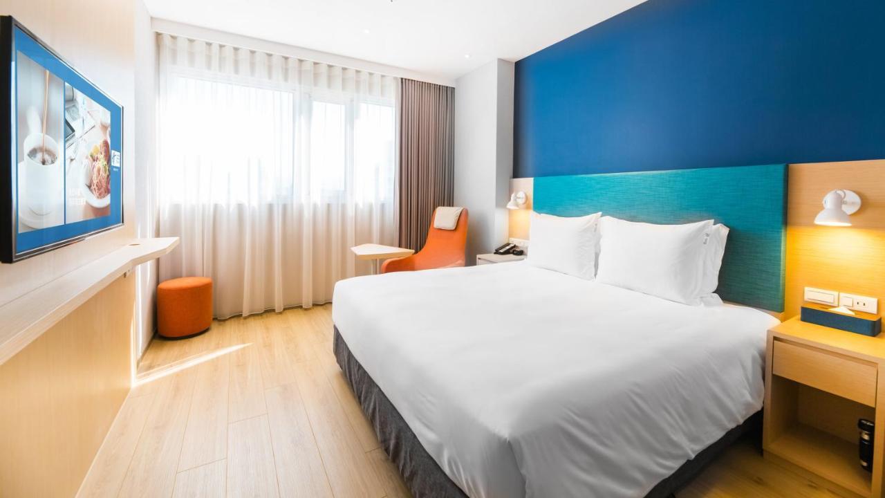 Holiday Inn Express Taichung Fengchia By Ihg Exterior foto