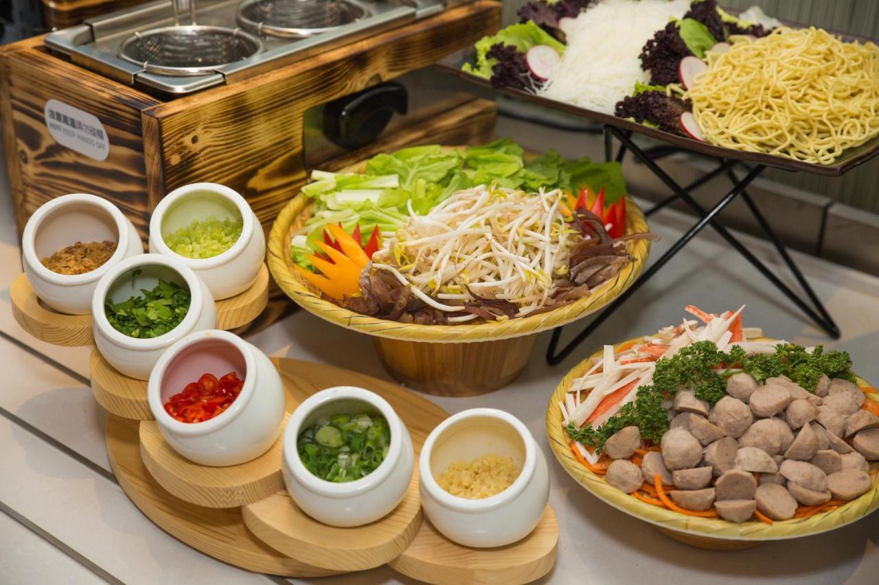 Holiday Inn Express Taichung Fengchia By Ihg Exterior foto
