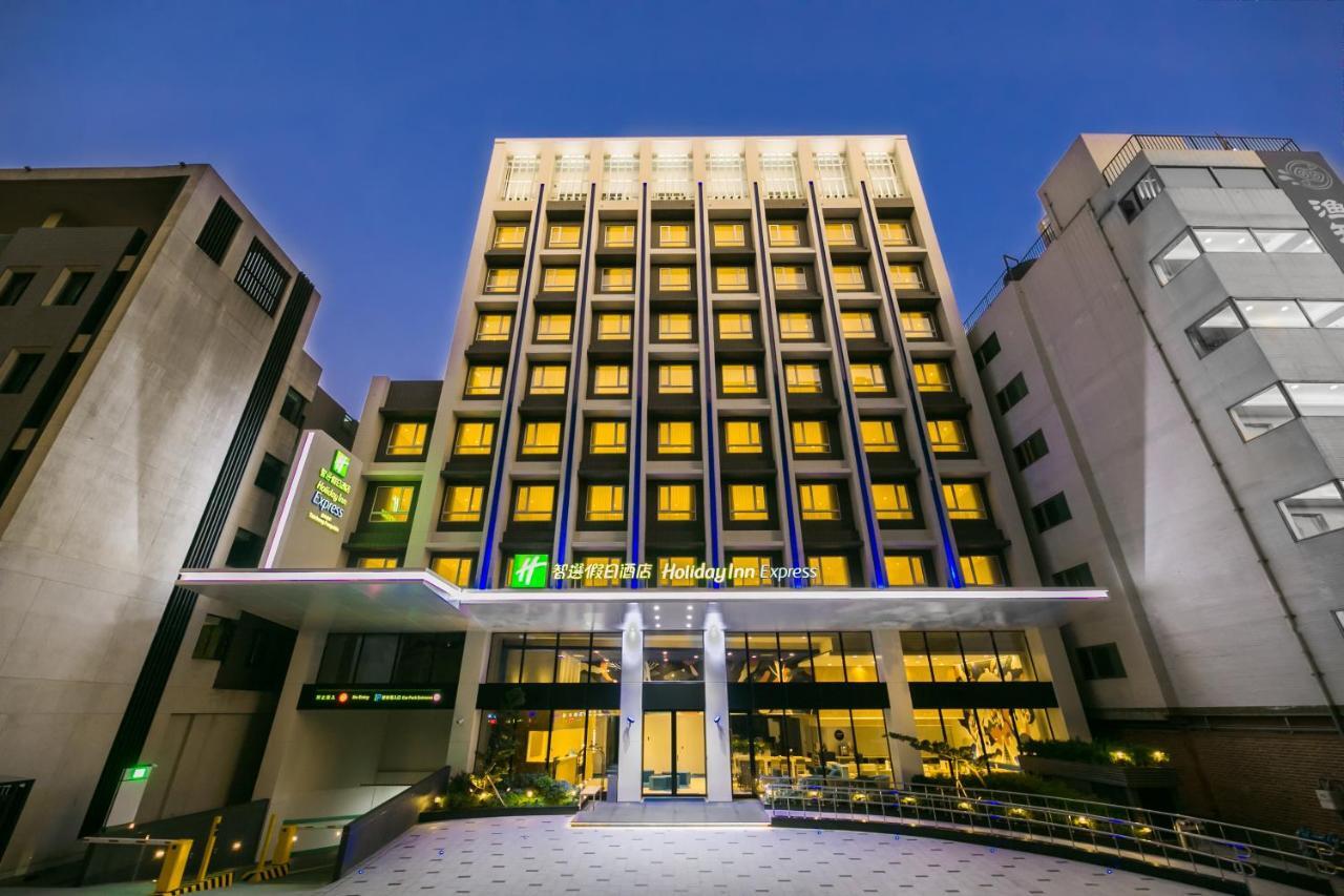 Holiday Inn Express Taichung Fengchia By Ihg Exterior foto