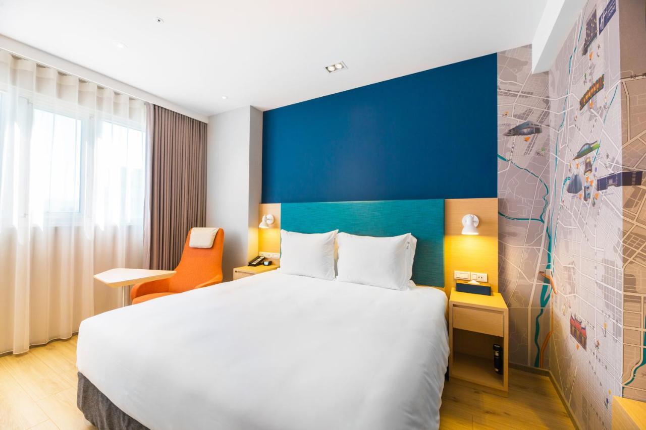Holiday Inn Express Taichung Fengchia By Ihg Exterior foto