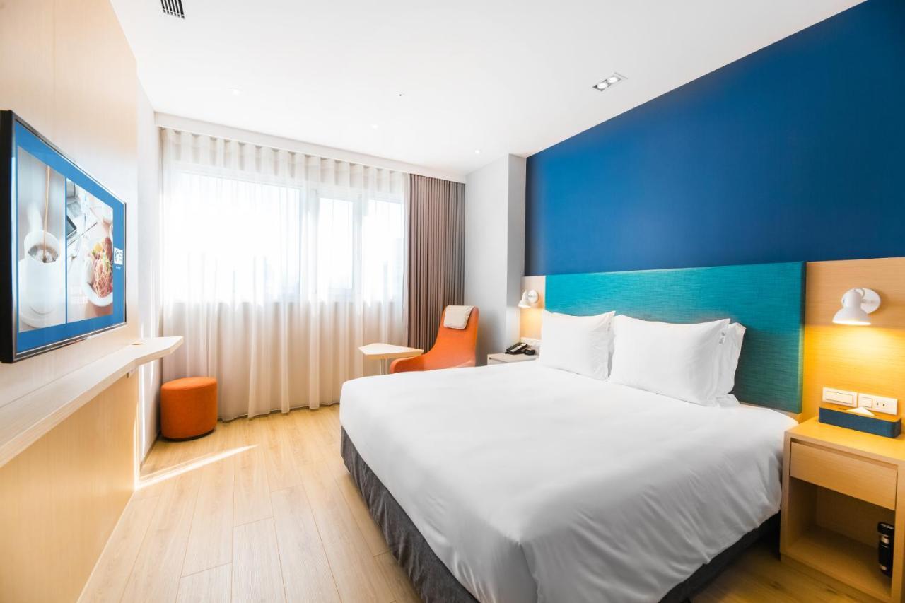 Holiday Inn Express Taichung Fengchia By Ihg Exterior foto